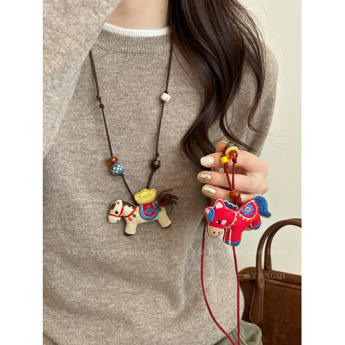 手工布藝小馬吊墜串珠項鍊女本命年小衆設計感長款毛衣鏈秋冬配飾 手工布藝小馬吊墜串珠項鍊女本命年小衆設計感長款毛衣鏈秋冬配飾