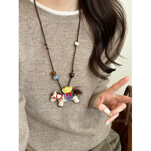 手工布藝小馬吊墜串珠項鍊女本命年小衆設計感長款毛衣鏈秋冬配飾 手工布藝小馬吊墜串珠項鍊女本命年小衆設計感長款毛衣鏈秋冬配飾