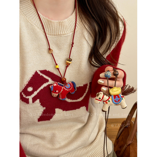 手工布藝小馬吊墜串珠項鍊女本命年小衆設計感長款毛衣鏈秋冬配飾 手工布藝小馬吊墜串珠項鍊女本命年小衆設計感長款毛衣鏈秋冬配飾