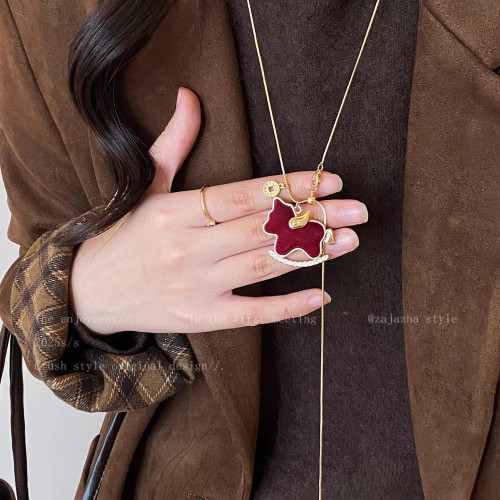 新年紅色絲絨小馬吊墜項鍊女秋冬本命年輕奢高級感毛衣鏈馬年配飾 新年紅色絲絨小馬吊墜項鍊女秋冬本命年輕奢高級感毛衣鏈馬年配飾