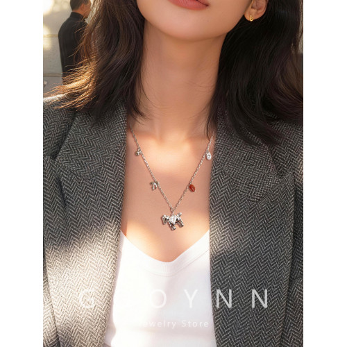 甜酷風銀色小馬項鍊女高級感輕奢鎖骨毛衣鏈本命馬年鑽石吊墜配飾 甜酷風銀色小馬項鍊女高級感輕奢鎖骨毛衣鏈本命馬年鑽石吊墜配飾