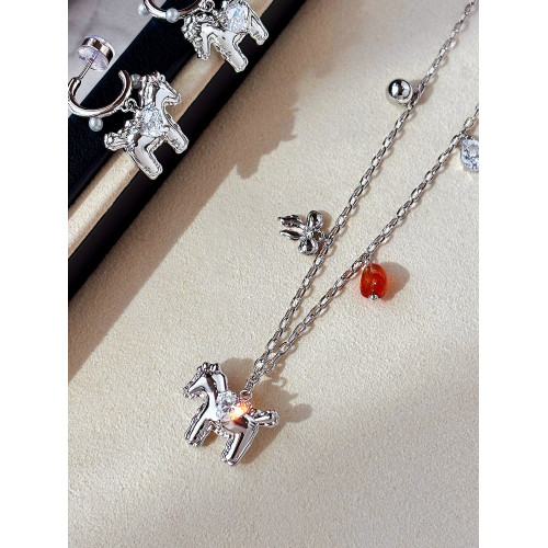 甜酷風銀色小馬項鍊女高級感輕奢鎖骨毛衣鏈本命馬年鑽石吊墜配飾 甜酷風銀色小馬項鍊女高級感輕奢鎖骨毛衣鏈本命馬年鑽石吊墜配飾