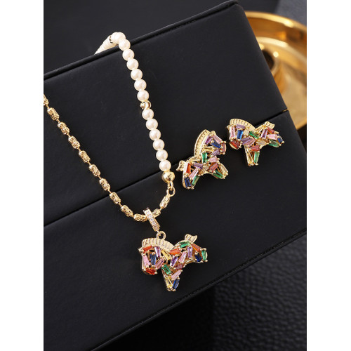 彩色水晶鋯小馬吊墜珍珠項鍊配飾女秋冬毛衣鏈輕奢高級感頸鏈飾品 彩色水晶鋯小馬吊墜珍珠項鍊配飾女秋冬毛衣鏈輕奢高級感頸鏈飾品