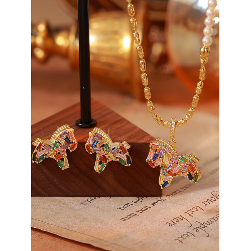 彩色水晶鋯小馬吊墜珍珠項鍊配飾女秋冬毛衣鏈輕奢高級感頸鏈飾品 彩色水晶鋯小馬吊墜珍珠項鍊配飾女秋冬毛衣鏈輕奢高級感頸鏈飾品
