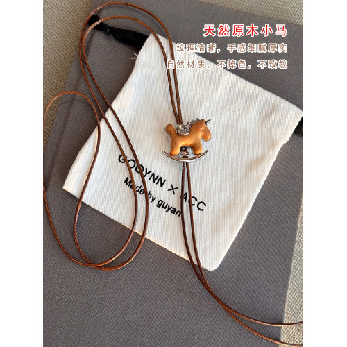 長款復古本命年小馬皮繩項鍊女2026新款高級感輕奢小衆毛衣鏈配飾