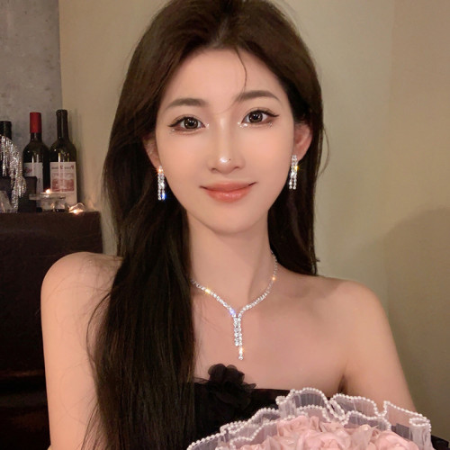 高級感閃鑽耳環項鍊套裝！輕奢小衆禮服晚宴鎖骨鍊新娘婚紗配飾女