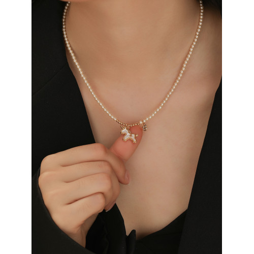 新年馬上有錢施家珍珠項鍊2026新款氣質本命年貝母小馬吊墜鎖骨鍊