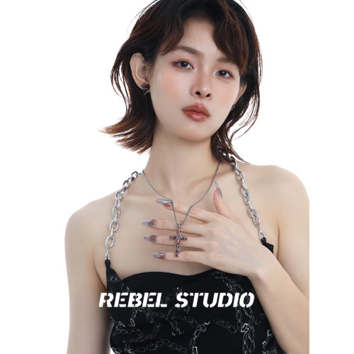 荊棘十字架項鍊女長款吊墜配飾輕奢小衆高級感曡戴原創毛衣鏈秋冬