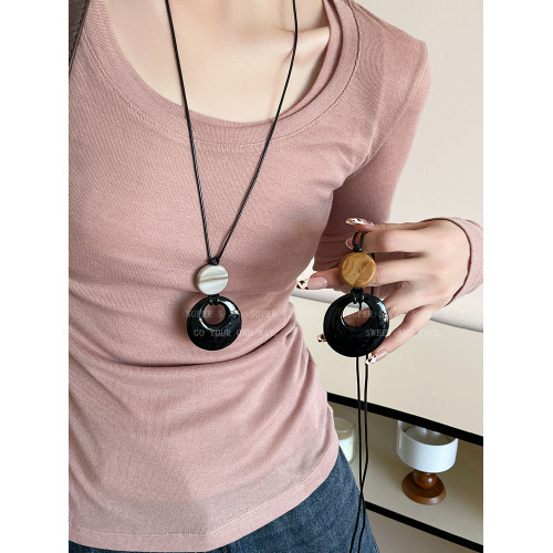 長款黑琉璃圓環吊墜項鍊女復古秋冬高級感掛件配飾輕奢毛衣鏈掛飾