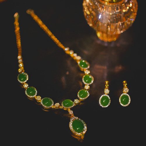 新娘配飾新款綠寶石項鍊耳環套裝秀禾服水鑽鎖骨復古結婚配飾套裝