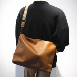 潮新款大容量斜後後背包健身包男士軟皮時尚單肩包簡約潮流男包旅行包