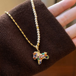 馬年彩色小馬吊墜珍珠項鍊女輕奢高級感小衆毛衣鏈琺瑯本命年配飾