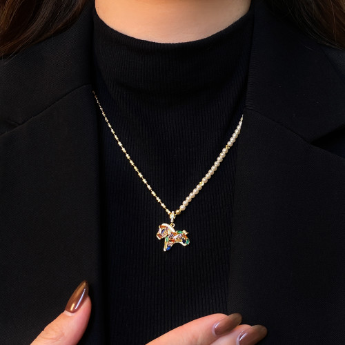 馬年彩色小馬吊墜珍珠項鍊女輕奢高級感小衆毛衣鏈琺瑯本命年配飾