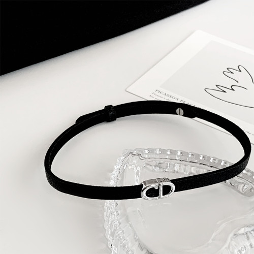 真皮呀~ 輕奢字母項鍊小衆設計純欲風鎖骨鍊頸鏈項圈黑色頸帶脖子 真皮呀~ 輕奢字母項鍊小衆設計純欲風鎖骨鍊頸鏈項圈黑色頸帶脖子