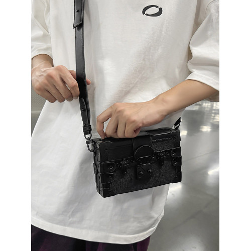 新款設計感斜後後背包個性百搭方盒包潮牌休閒信封小方包通勤硬殼單肩