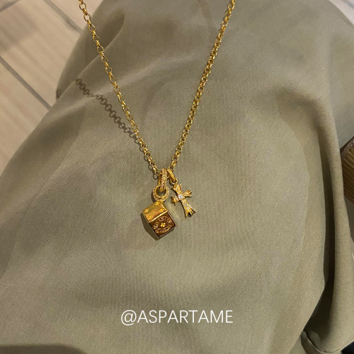 阿斯巴甜 中古跑環十字架實心骰子吊墜項鍊女輕奢設計鎖骨鍊飾品