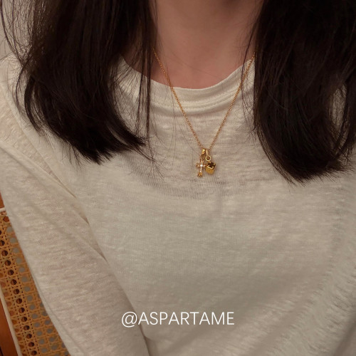 阿斯巴甜 中古跑環十字架實心骰子吊墜項鍊女輕奢設計鎖骨鍊飾品