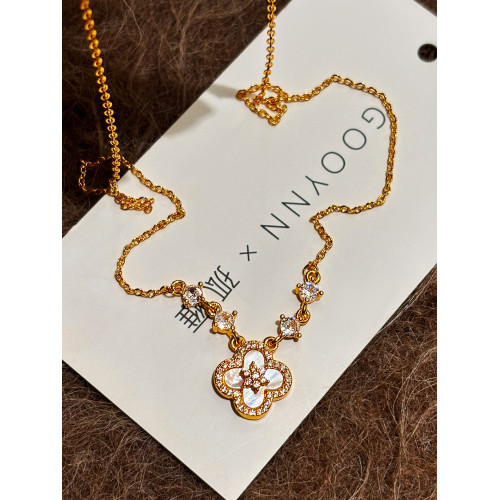 天然白貝母滿鑽四葉草項鍊女款2026新款輕奢高級感秋冬鎖骨毛衣鏈