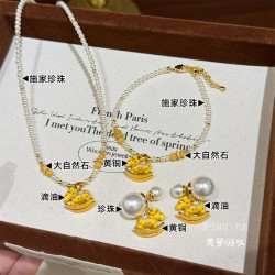 原創時尚可愛黃色滴油琺瑯施家珍珠木馬項鍊輕奢小衆高級感鎖骨鍊