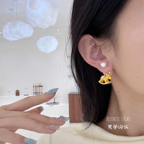 原創時尚可愛黃色滴油琺瑯施家珍珠木馬項鍊輕奢小衆高級感鎖骨鍊