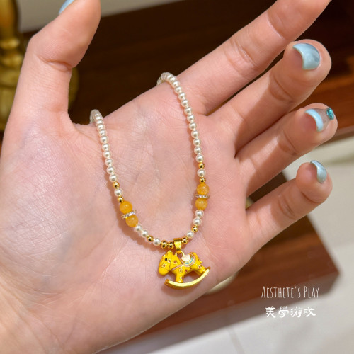 原創時尚可愛黃色滴油琺瑯施家珍珠木馬項鍊輕奢小衆高級感鎖骨鍊