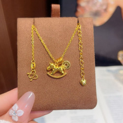 18K金色爆閃碎冰冰馬上有錢金色木馬項鍊小馬銅錢手鏈曡戴鎖骨鍊