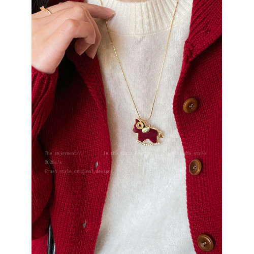 紅色絲絨小馬吊墜項鍊女2026年新款本命年輕奢高級毛衣鏈馬年配飾