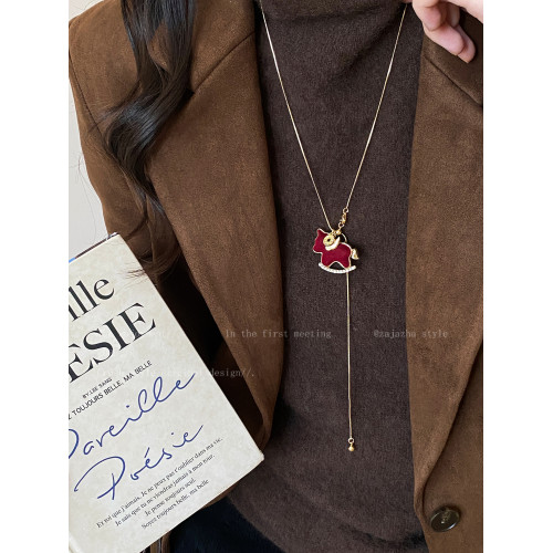 紅色絲絨小馬吊墜項鍊女2026年新款本命年輕奢高級毛衣鏈馬年配飾