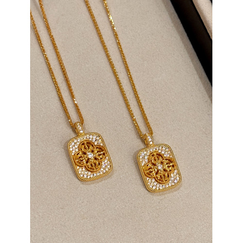 金色滿鑽四葉草方牌項鍊女不掉色無事牌吊墜高級感輕奢鎖骨毛衣鏈