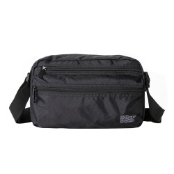 日系男士單肩包ins風休閒斜後後背包個性潮流韓版郵差包學生新小跨包