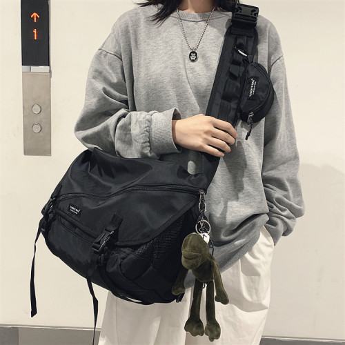 斜後後背包男士潮牌大容量工裝風單肩包ins潮男運動挎包時尚機能後後背包