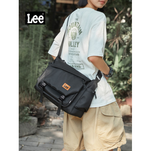 Lee包包女斜後後背包2026新款大容量單肩包男黑色輕便通勤郵差包休閒