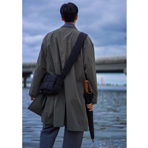 2026新款羽絨包編織小衆高級感小包潮牌春夏斜後後背包男