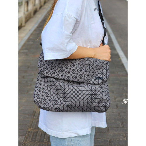 日本幾何菱格騎士包大容量斜後後背包新款繙蓋郵差包男休閒旅行電腦包