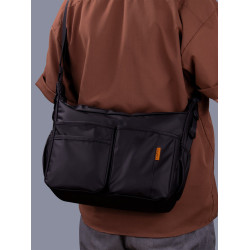 單肩包橫款大號斜後後背包男2024新款大容量男士後後背包休閒多功能帆布潮