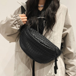 軟皮胸包女2025新款休閒百搭斜後後背包簡約運動腰包防水男款騎行後後背包