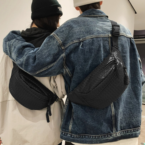 軟皮胸包女2025新款休閒百搭斜後後背包簡約運動腰包防水男款騎行後後背包