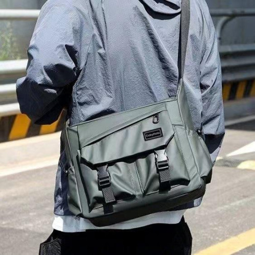 斜後後背包男款大容量運動機能風女挎包登山工裝包自製街頭設計單肩包