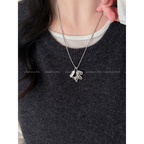 馬到錢來~銀色小馬長款項鍊女大氣高檔輕奢高級感毛衣鏈掛脖配飾 馬到錢來~銀色小馬長款項鍊女大氣高檔輕奢高級感毛衣鏈掛脖配飾