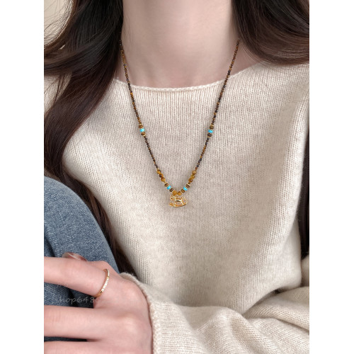 咖色串珠美拉德小馬項鍊女2026新款輕奢高級鎖骨鍊小衆復古毛衣鏈