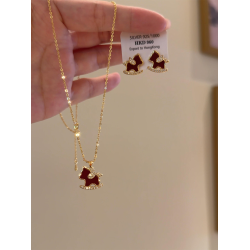 馬上有錢~新中式紅色小馬項鍊女款2026新款輕奢小衆本命年鎖骨鍊