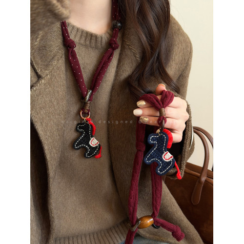 紅色布藝格子小馬抽拉項鍊女秋冬長款抽拉毛衣鏈本命年高級感配飾