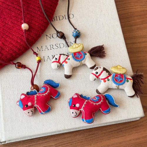 馬嵗迎喜~手工小馬串珠項鍊女2026本命年新款毛衣鏈秋冬胸針配飾 馬嵗迎喜~手工小馬串珠項鍊女2026本命年新款毛衣鏈秋冬胸針配飾