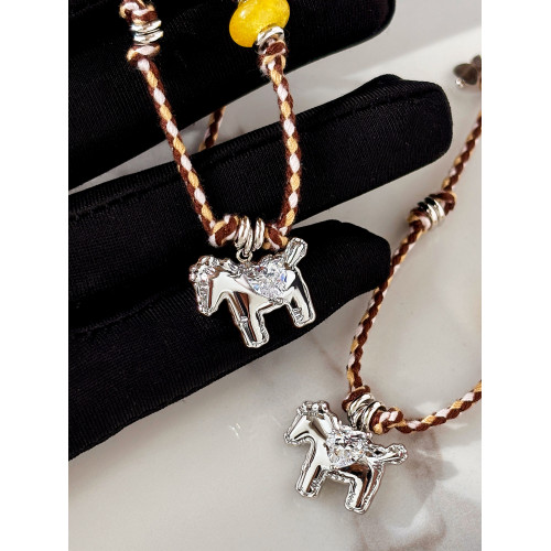 民族風復古編織繩小馬項鍊女款高級感輕奢小衆銀色吊墜鎖骨毛衣鏈