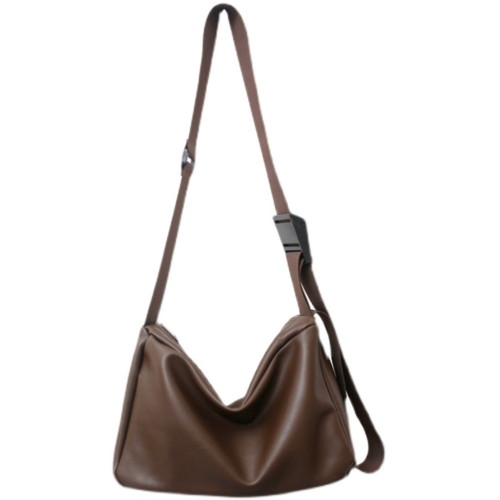 YUEN韓國ins軟皮高級感復古單肩斜背男女包包大容量枕頭中性挎包