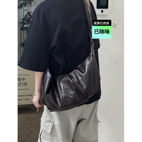 百搭復古油蠟皮斜後後背包男女日系風大容量軟面皮質單肩包潮流餃子包