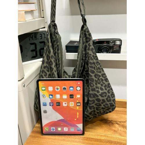 迷彩帆布大包2026新款個性豹紋潮斜後後背包男時尚復古單肩包女托特包