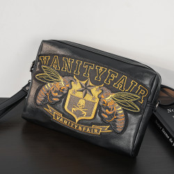 刺綉圖案男包單肩斜後後背包韓版男士休閒斜後後背包橫款潮牌時尚運動包包