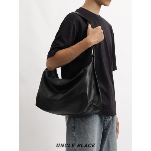 UncleBlack牛皮大容量慵懶風斜後後背包男款高級感休閒通勤簡約單肩包