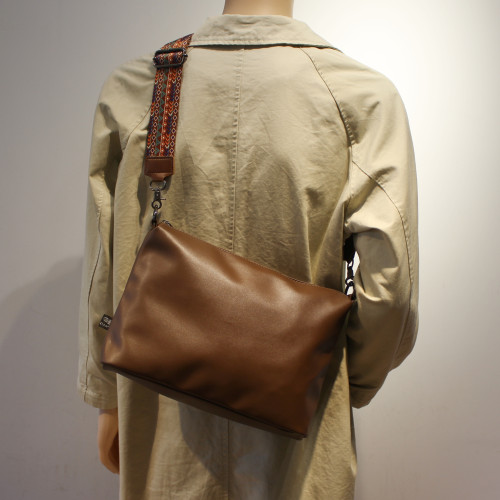 Threebox斜後後背包男士包包超火通勤軟皮大包2025新款潮流ipad單肩包